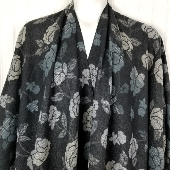 Floral Wrap Shawl Open Front Draped Fringe Soft Roses Acrylic Oversize OSFM - Picture 2 of 6